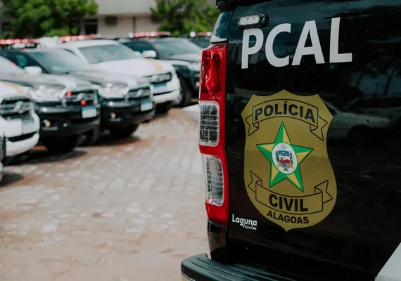 Suspeito de violência doméstica é detido pela Polícia Civil, em Maceió