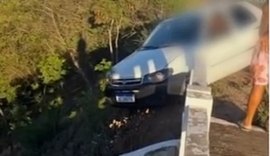 Carro perde controle e fica à beira de ribanceira em rodovia