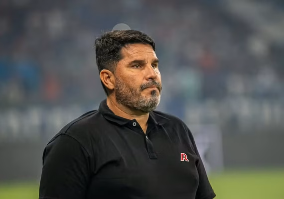 CRB renova com técnico Eduardo Barroca e executivo Ari Barros até o fim de 2026
