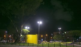Praça da Bíblia localizada na Jatiúca conta com nova iluminação