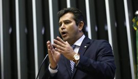 Candidato a senador tem estratégia diferenciada