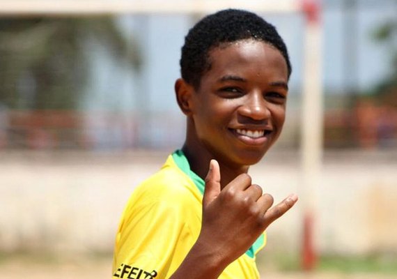 Seleções do Futuro já ofertou aulas gratuitas de futebol para mais de oito mil jovens em todo o Brasil