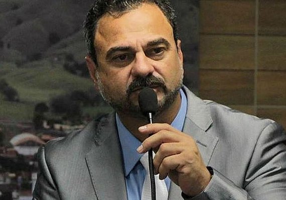 Atentado a ex-prefeito Leopoldo Pedrosa, deixa homem ferido em Maribondo