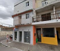 Homem foragido do sistema prisional é preso bebendo em pousada em Arapiraca