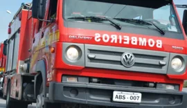 Carreta sai da pista e tomba em ribanceira na BR-101, em Pilar