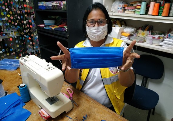 Ronda no Bairro inicia produção artesanal de máscaras de proteção para agentes