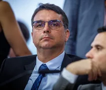 Flávio Bolsonaro teria prometido canal de TV à Veja por matéria de Vorcaro e Lula