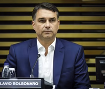 E-mails da PF indicam vínculo entre conta de Flávio Bolsonaro e advogado investigado no caso INSS