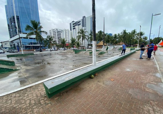 Ação da prefeitura renova estruturas de passeio e lazer da orla marítima de Maceió