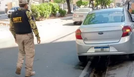 Motorista sem CNH é flagrado com falsa viatura na Ponta Verde