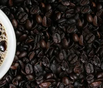 Estudo aponta benefícios do café para o cérebro e o fígado ao longo da vida