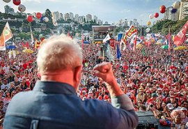 Lula oficializa pré-candidatura à Presidência da República