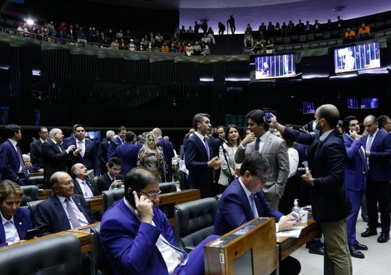 Câmara aprova em 1º turno texto-base da PEC do piso salarial da enfermagem