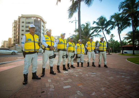 Ronda no Bairro acolhe mulher desorientada no meio da rua em Maceió