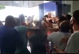 Vídeo: ex-prefeito dá soco em vereador e provoca quebra-pau durante audiência