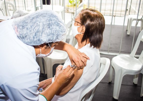 Maceió imunizou 5.241 idosos a partir de 85 anos em uma semana