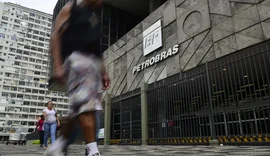 Petrobras reforça abastecimento e reage à cobrança da ANP