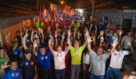 Rafael Brito destaca transporte gratuito em caminhada pelos conjuntos Rosane Collor e Colina 2