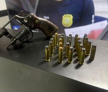 PM apreende três armas de fogo e drogas no início da semana em Maceió