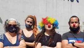 Trabalhadores protestam em frente a AlmaViva em Maceió
