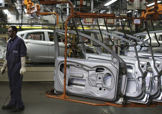 Produção industrial cai 0,6% de junho para julho