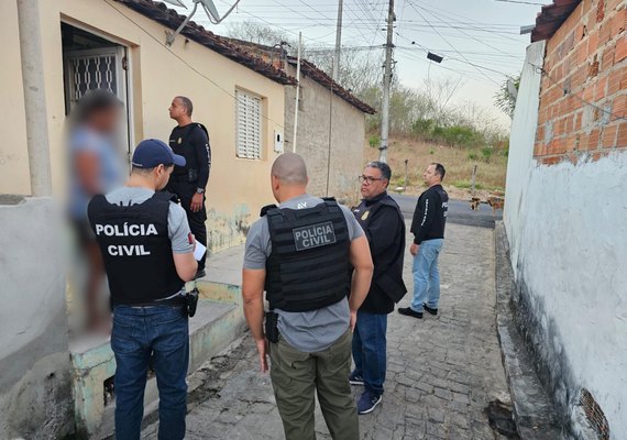 Polícia prende suspeito e desarticula ponto de drogas em Santana do Ipanema