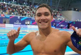 Revelação brasileira conquista ouro no Mundial Júnior de natação