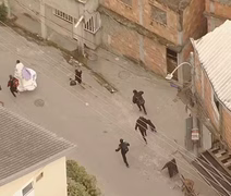 Vídeo: suspeito foge da polícia com cobertor em manhã gelada no Rio