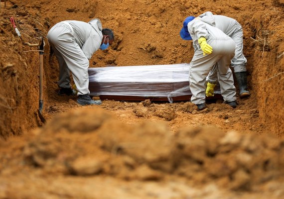 País tem mais de 1.100 mortes da covid pelo 3º dia consecutivo