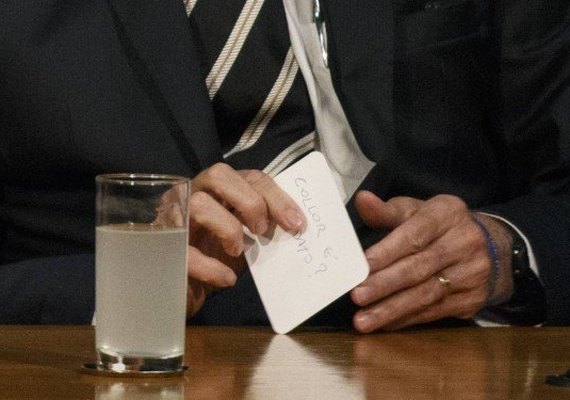 Por meio de bilhete, Bolsonaro pergunta a Maia se Collor será candidato