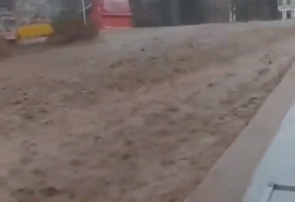 Vídeo: enxurrada invade as ruas de Piranhas e causa transtorno