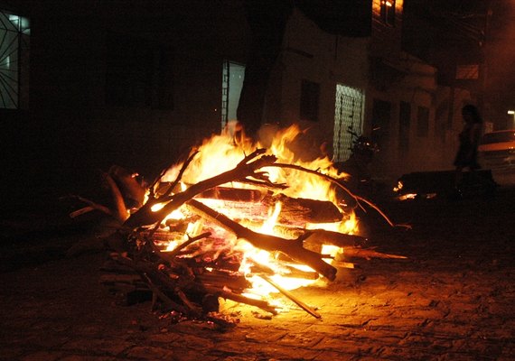 Prefeitura de Delmiro Gouveia proíbe fogueiras e fogos de artifício durante período junino