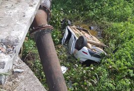 Carro cai de ponte e deixa cinco feridos em Satuba