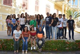 Estão abertas as matrículas do núcleo de línguas estrangeiras