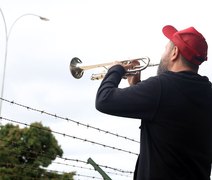 VÍDEO: manifestantes favoráveis e contrários a Bolsonaro fazem atos na PF