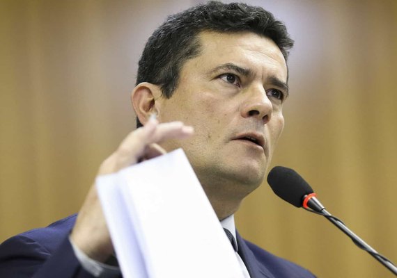 Mesmo criticado, Moro defende destruição de mensagens