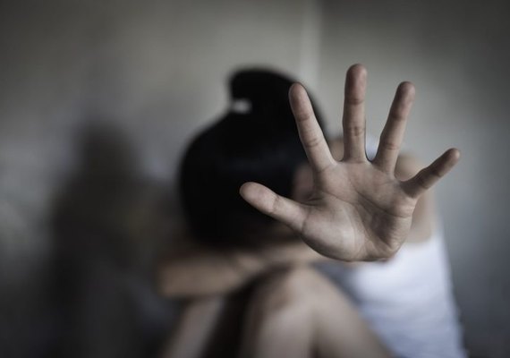 Homem é preso após espancar companheira e causar lesões graves