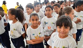 Governo entrega kits para famílias atendidas pelo Forças no Esporte