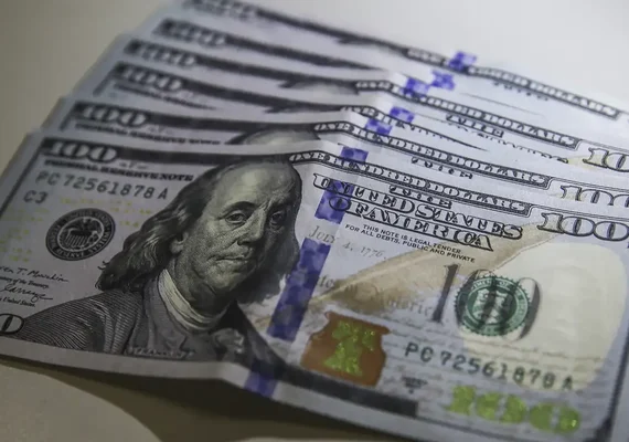 BC leiloará US$ 4 bi de reservas internacionais para segurar dólar