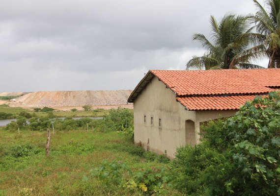 Mineração estremece solo e provocam rachaduras em casas dos povoados de Craíbas