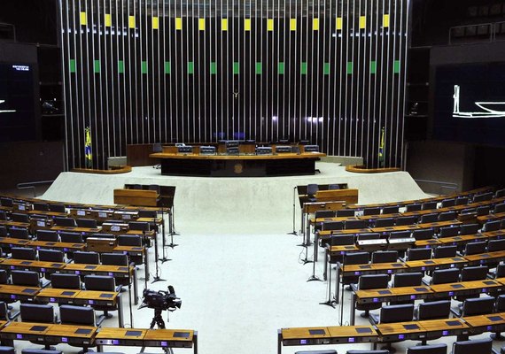 Apesar de agenda cheia e pautas importantes, Câmara começa semana vazia