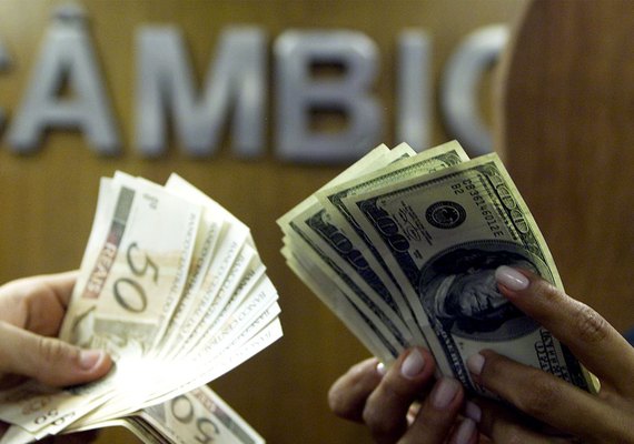 Dólar encosta em R$ 5,50 após alta dos juros na zona do euro