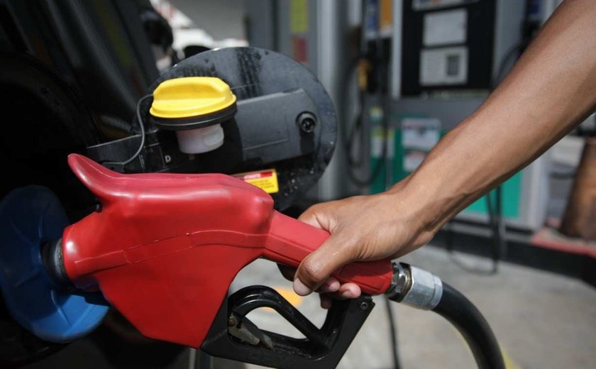 Após Petrobras anunciar aumento da gasolina, veja como fica o preço médio em Alagoas