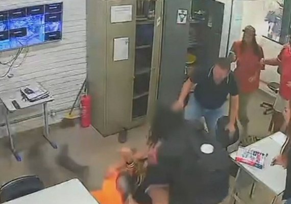 Pai de aluna dá nove socos em professor após bronca por uso de celular em sala de aula