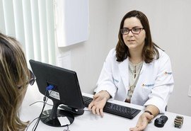 Aleitamento materno exige cuidados quanto à pega, diz dermatologista