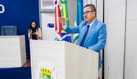 Vereador Charles Hebert critica reajuste de 4,3% em duas parcelas da Prefeitura