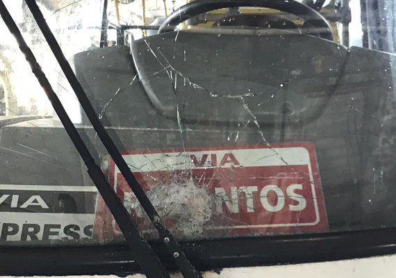 Veleiro denuncia violência à funcionários em protesto