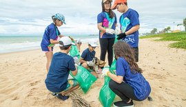 Mutirão retira mais de 70 quilos de lixo da praia de Jacarecica