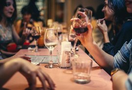Bares e restaurantes projetam alta no faturamento no início de 2026
