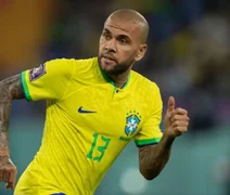 Câmera de segurança mostra Daniel Alves seguindo mulher em caso de assédio